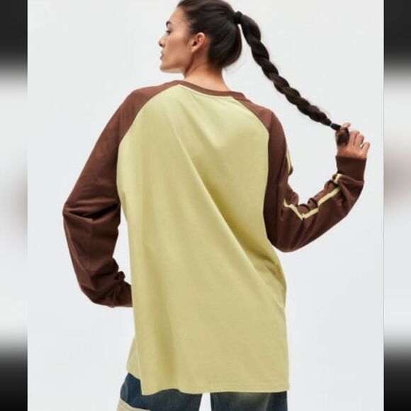 Nwt Oversized Long Sleeve Graphic Tee size s/m - Picture 4 of 7